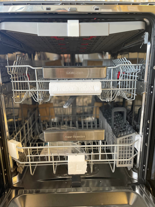 Samsung Whisper Quiet 39 dB Dishwasher with Linear Wash Technology (Brand New Right out Of The Box - But Is lightly dented on the front from shipping, photos shown!)