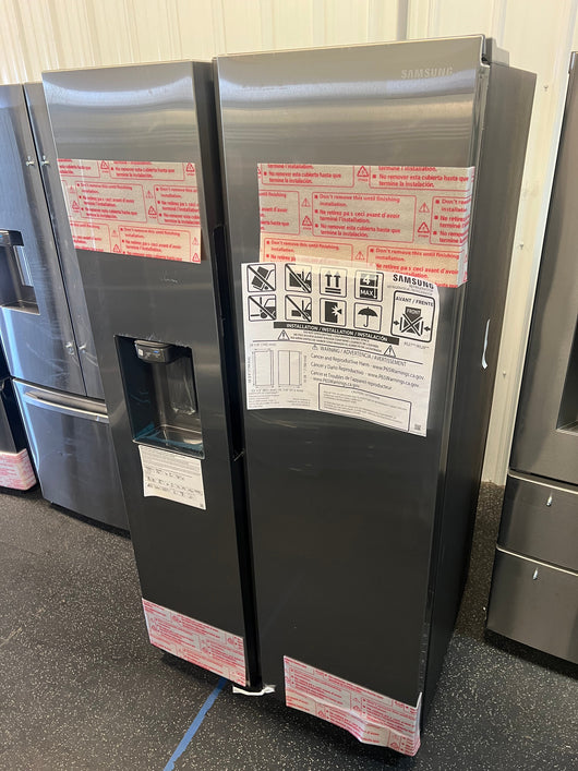 Samsung 27.4 cu. ft. Large Capacity Side by Side Refrigerator!! BRAND NEW!!