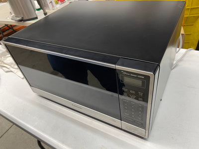 !!!REDUCED!!! Panasonic Family Size 2.2CuFt Countertop Microwave Oven with Cyclonic Inverter Technology!! USED LIKE NEW!!